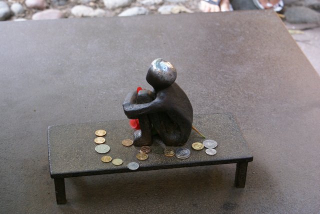 stockholmssmalleststatue.jpg