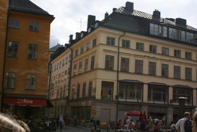 thisbuildingistippingoverfoundationsmadeofwoodinoldtown.jpg